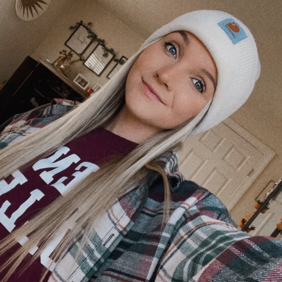 Meet your Posher, Laura🦋🌻☀️ - Picture 4 of 6